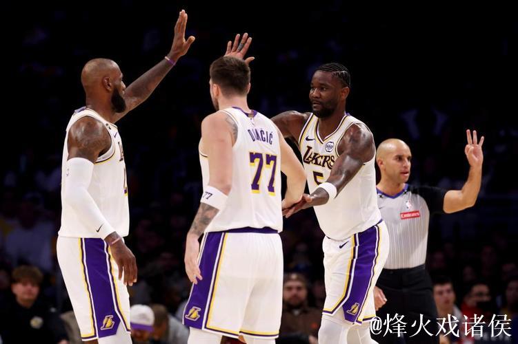詹姆斯得分超51000创NBA历史纪录 湖人击败猛龙 詹姆斯得分超51000创NBA历史纪录 湖人击败猛龙